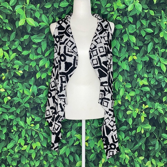 GEO PRINT RUFFLED COLLAR OPEN FRONT VEST · SIZE S, FITS S/M · NWOT - Picture 5 of 5